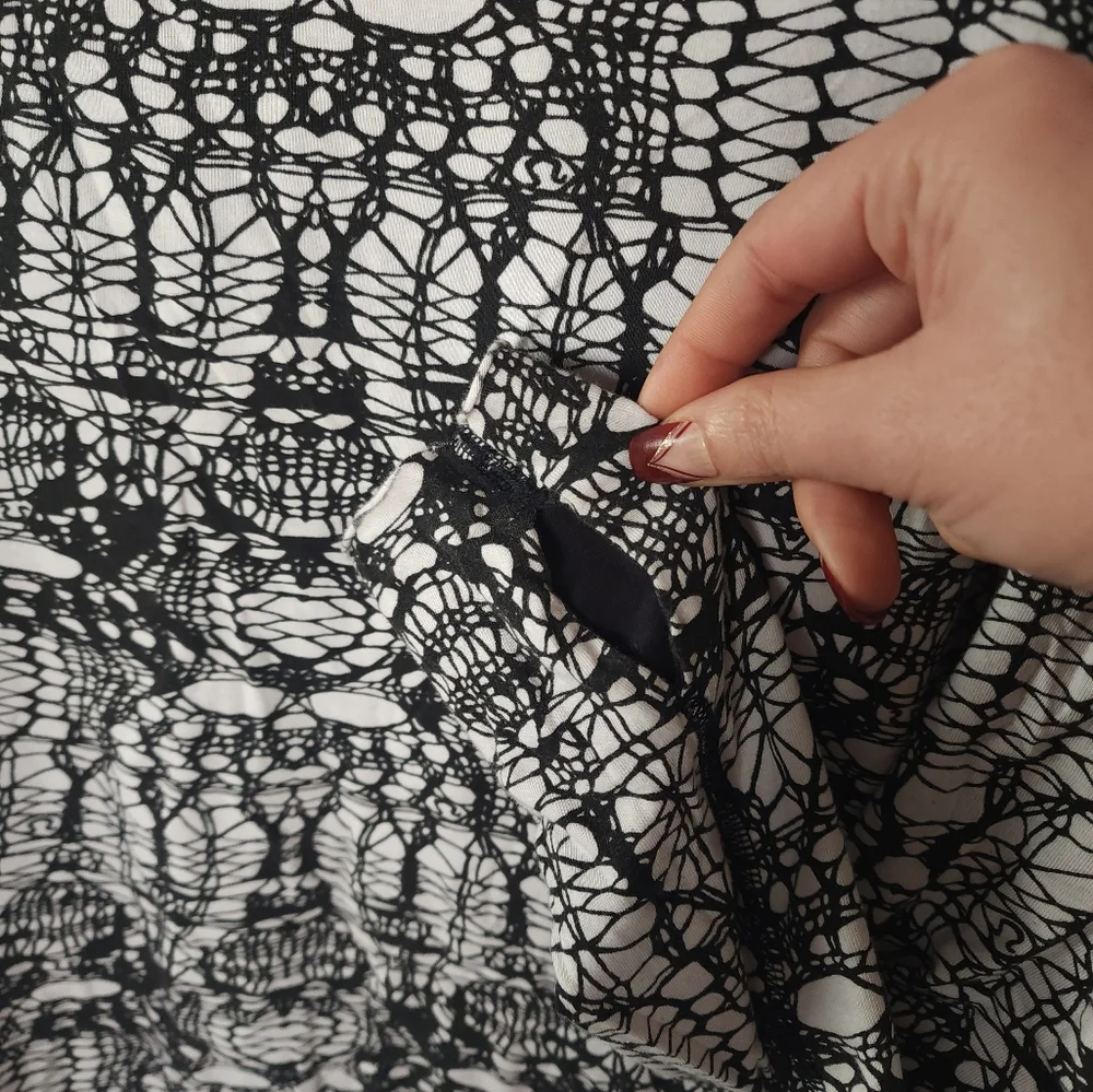 Reversible lululemon top - Picture 3 of 6